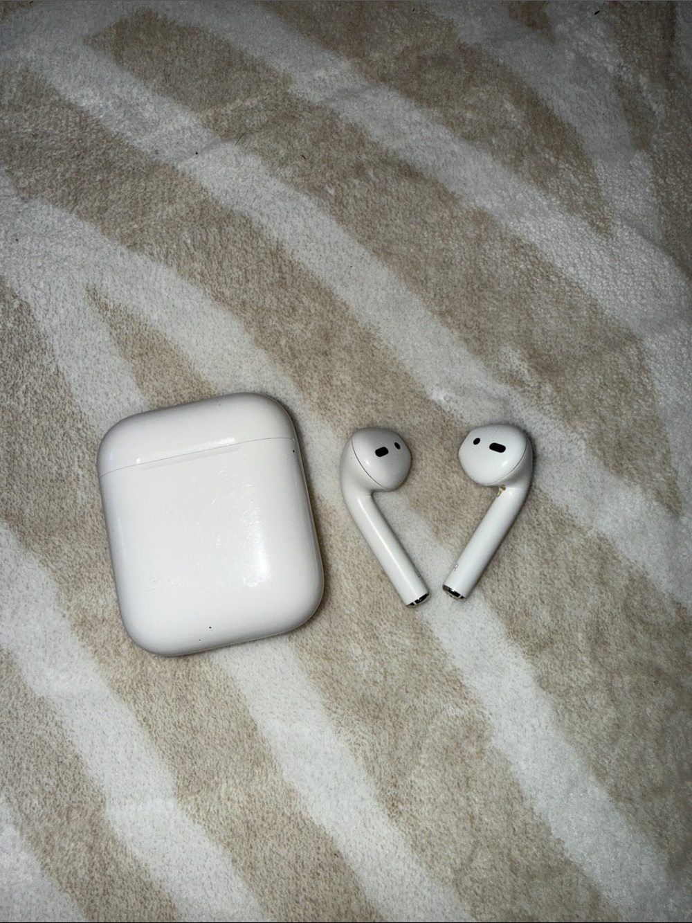 Apple 2nd generation AirPods with Charging case